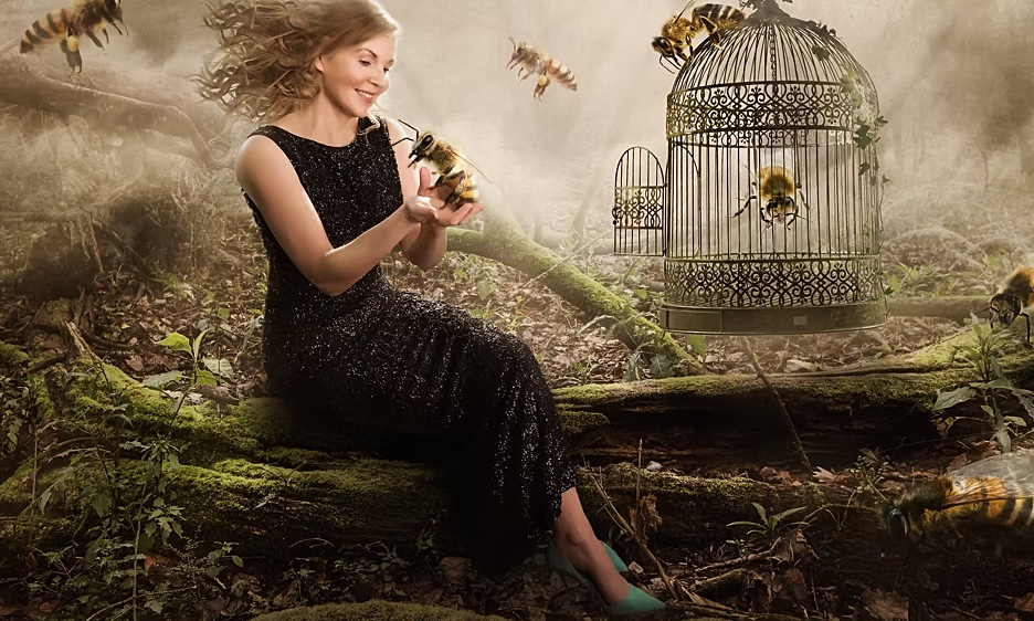 Melbourne Vocalist Connie Lansberg Releases Intimate Duo Album 'aeroplane'