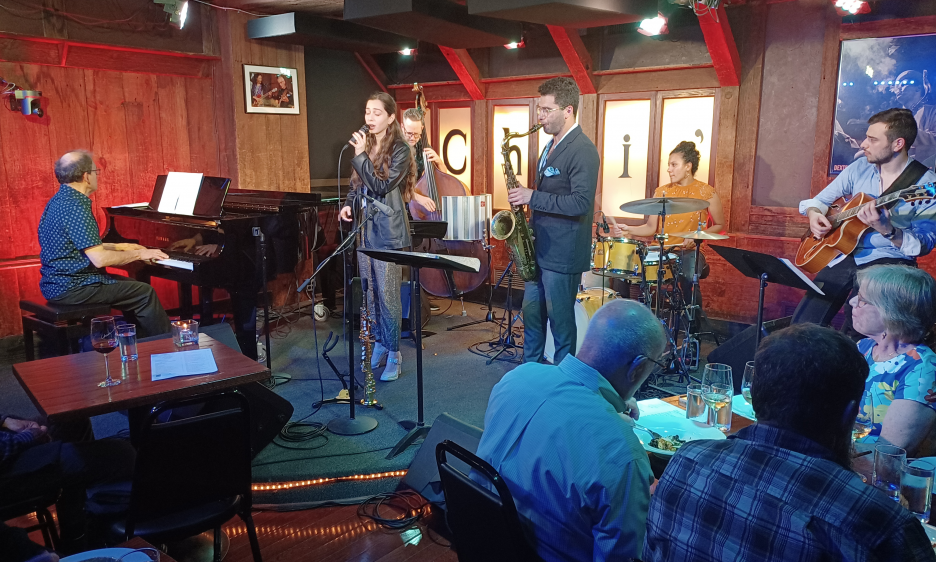 Anais Reno and the Dylan Band Quintet at Chris’ Jazz Cafe Anais Reno and the Dylan Band Quintet at Chris’ Jazz Cafe
