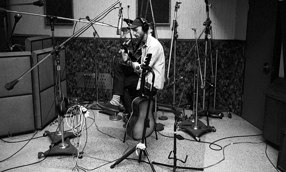 Alan Hampton's 'Little White Lies' New Single Captures Spontaneous Take