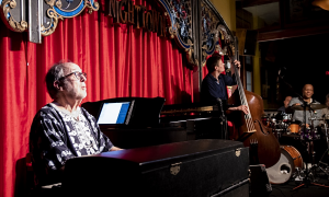 Jazz article: Bob James Trio at Nighttown
