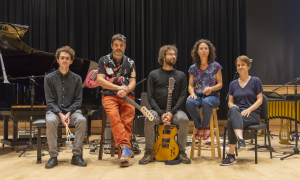 Jazz article: Brûlez les meubles: The Guitar and Bass Duo Who Threw Away the Script