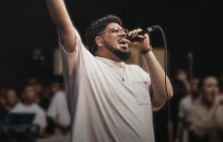 Eric Bustamante presenta su nuevo sencillo «Él es digno», grabado en una noche de adoración