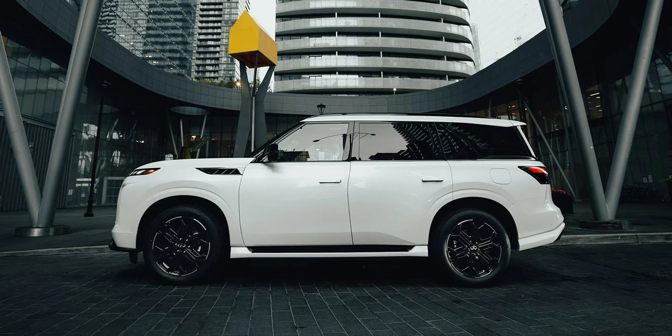 imgi_31_2026-infiniti-qx80-exterior-scenic-view-1350x675