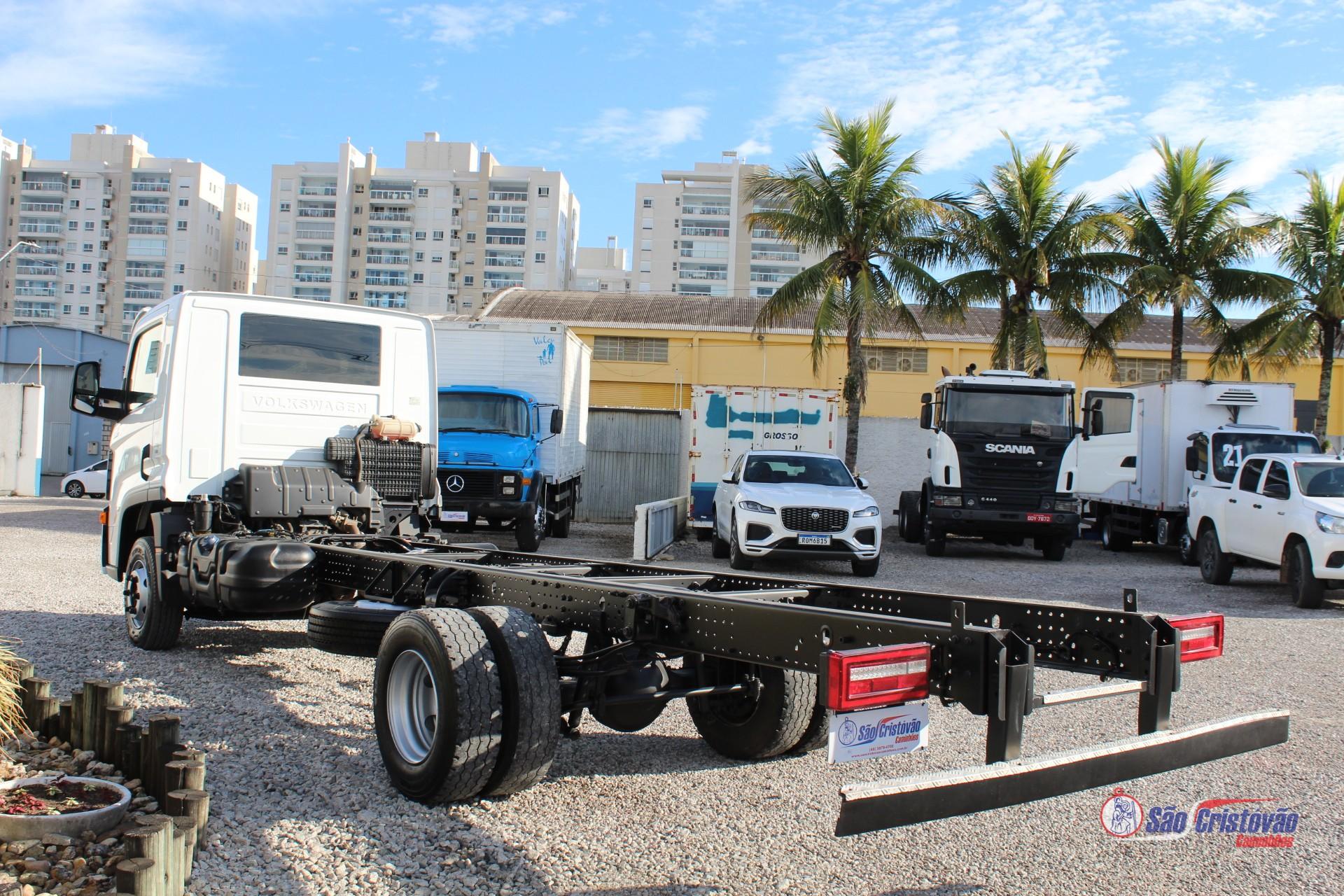 Foto numero 7 do veiculo Volkswagen 11-180  - Branca - 2023/2024