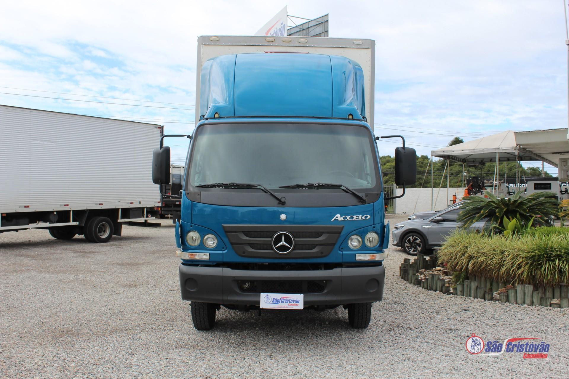 Foto numero 3 do veiculo Mercedes-Benz 1316  - Azul - 2019/2019