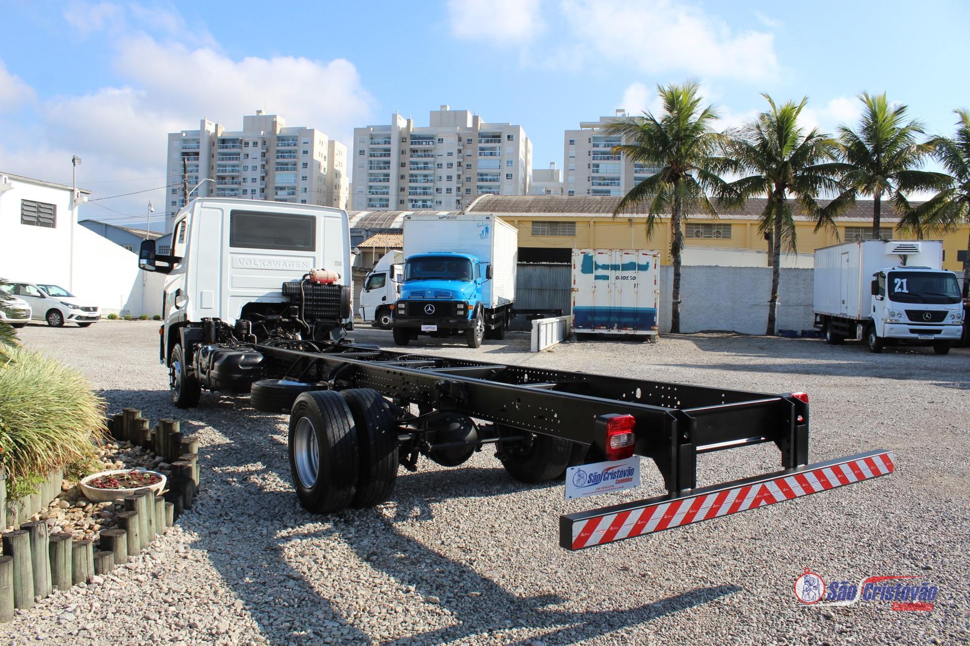Foto numero 9 do veiculo Volkswagen 11-180  - Branca - 2021/2022
