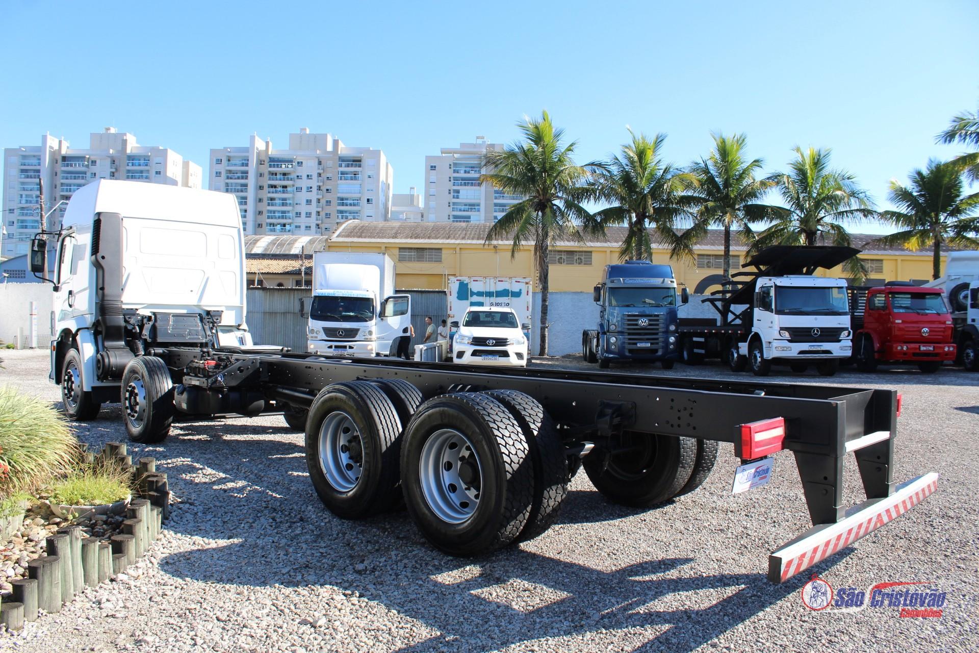 Foto numero 7 do veiculo Volkswagen 30.320 Constellation - Branca - 2023/2024