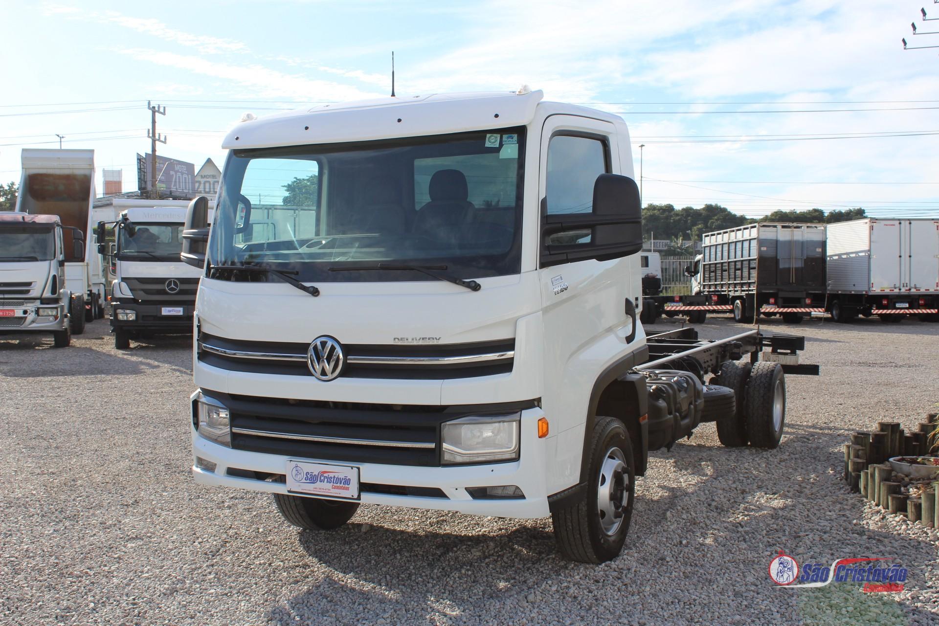 Foto numero 4 do veiculo Volkswagen 11-180  - Branca - 2023/2024