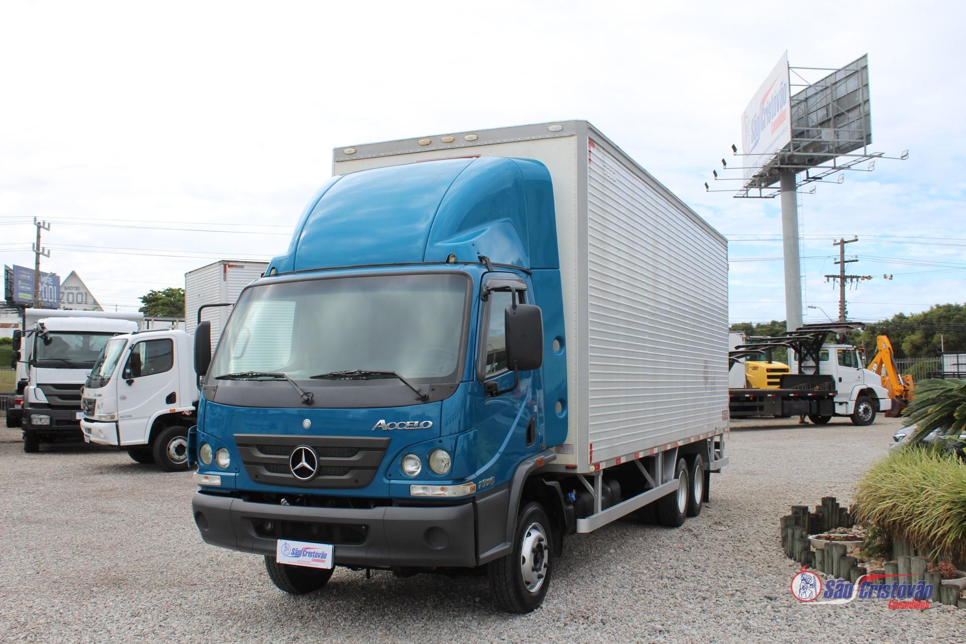 Foto numero 5 do veiculo Mercedes-Benz 1316  - Azul - 2019/2019