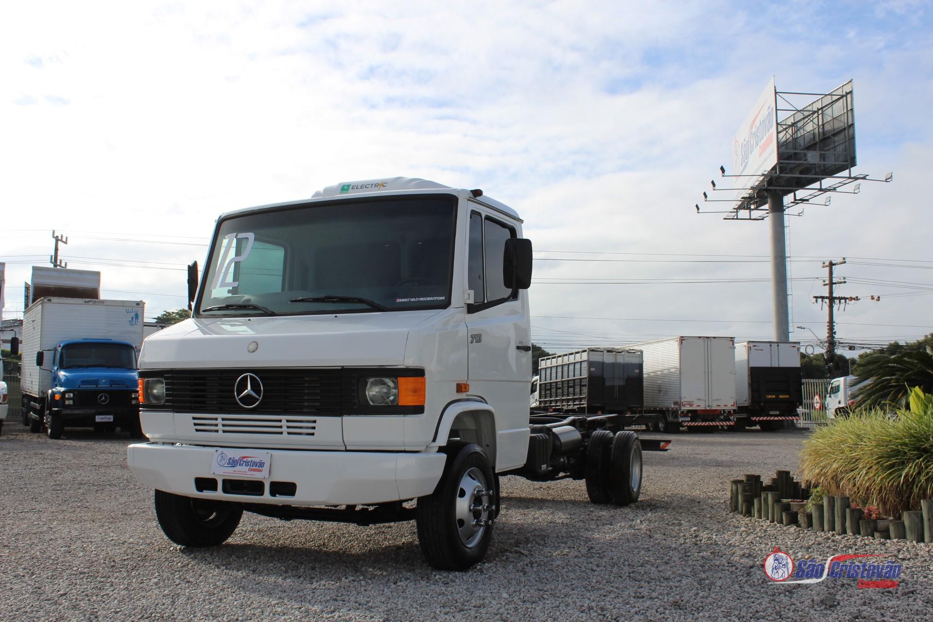 Foto numero 6 do veiculo Mercedes-Benz 710  - Branca - 2011/2012