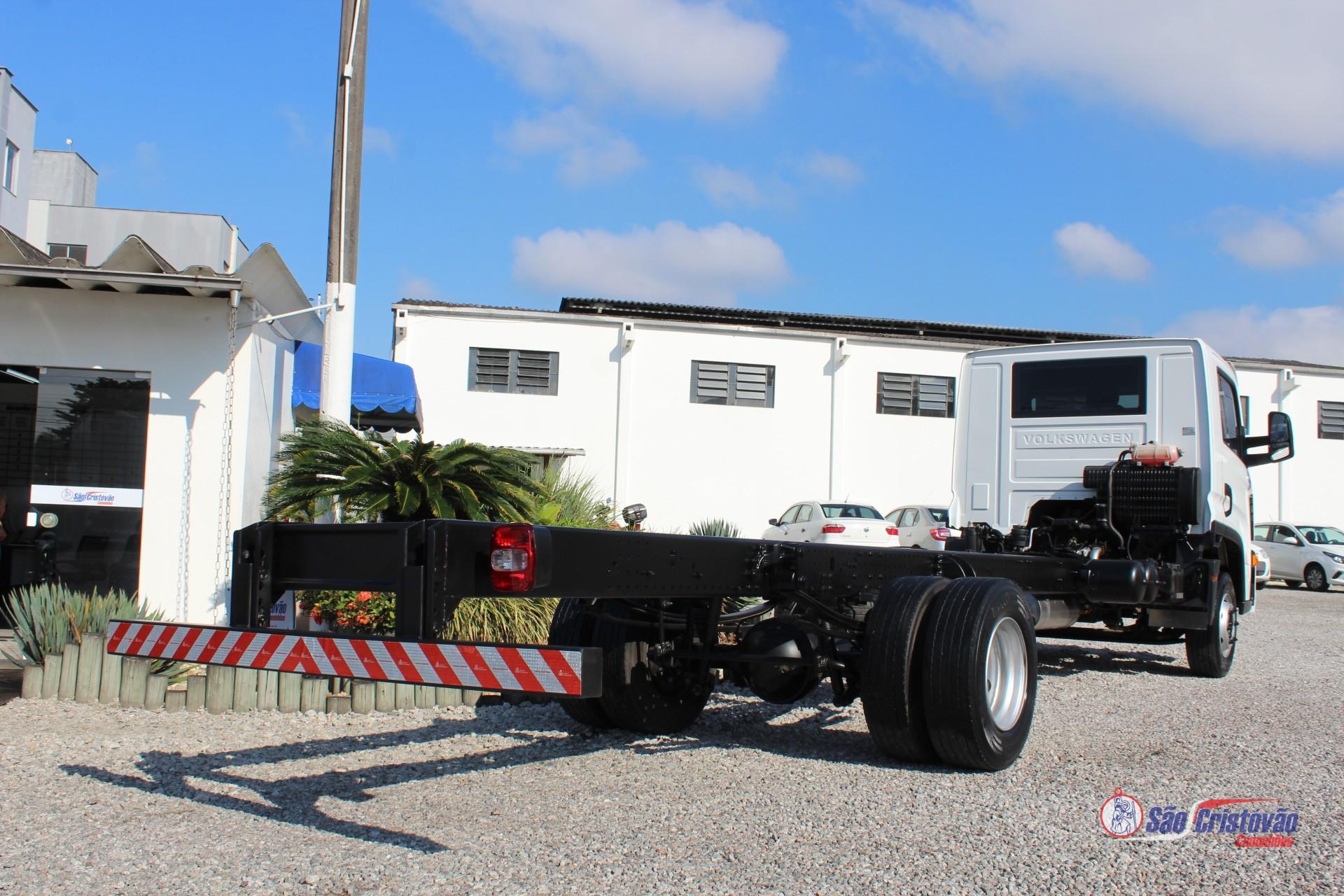 Foto numero 8 do veiculo Volkswagen 11-180  - Branca - 2021/2022