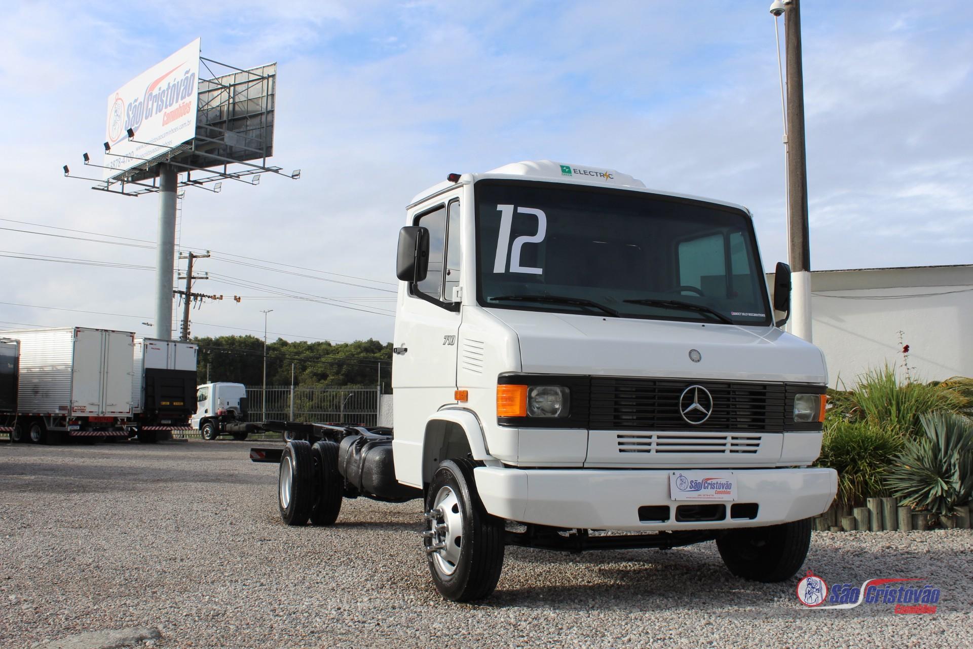 Foto numero 2 do veiculo Mercedes-Benz 710  - Branca - 2011/2012