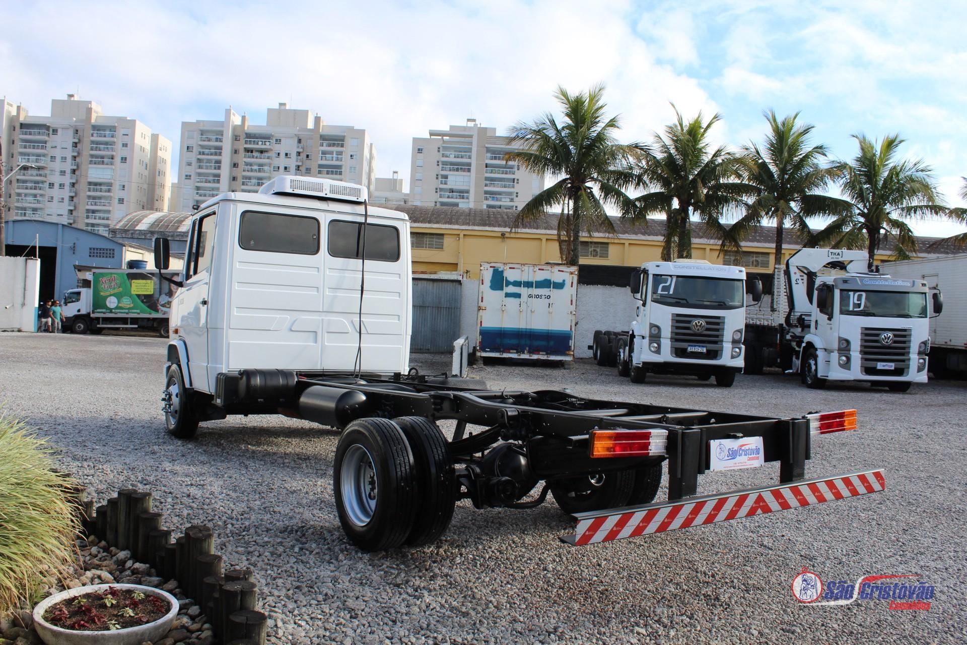 Foto numero 8 do veiculo Mercedes-Benz 710  - Branca - 2011/2012