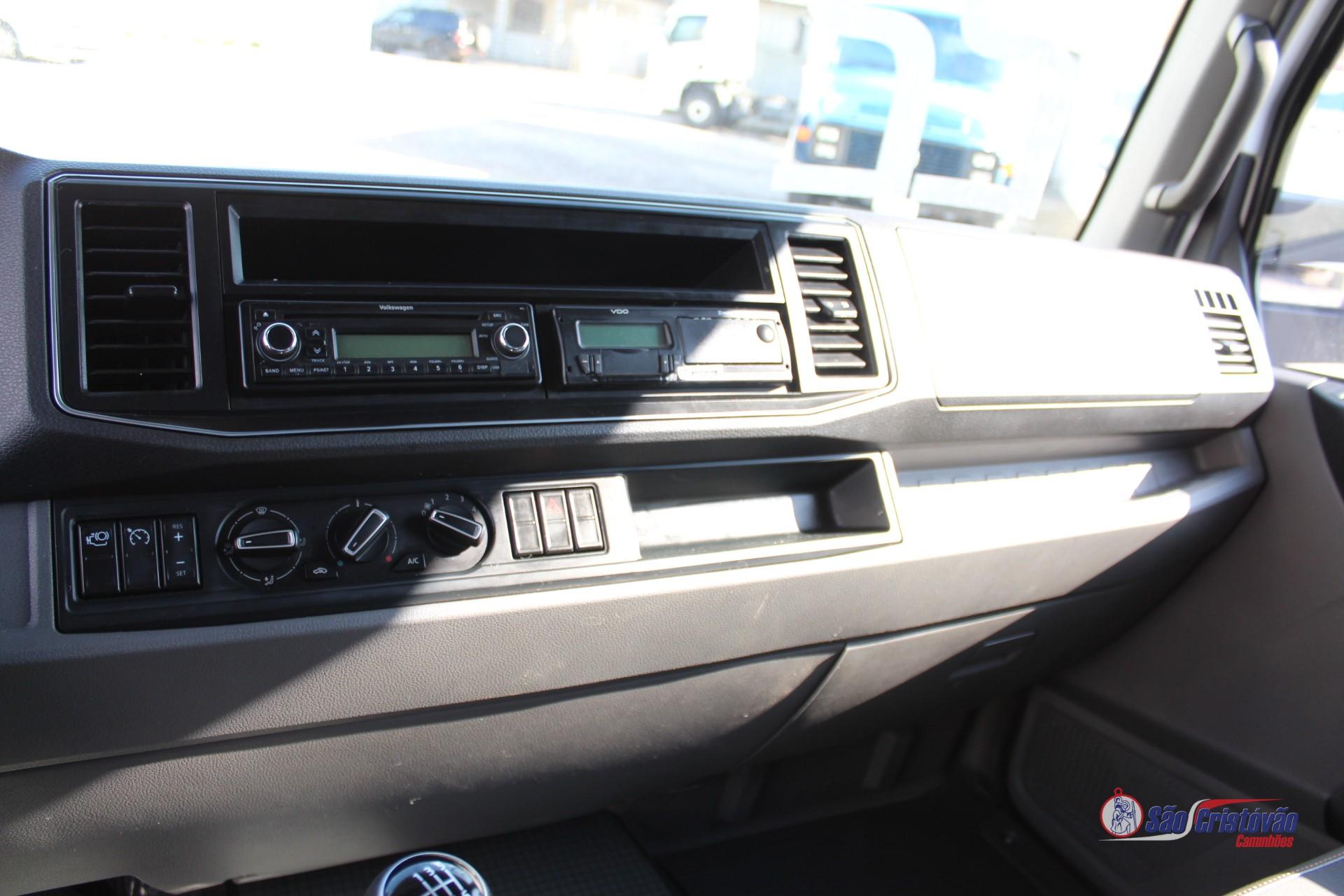 Foto numero 12 do veiculo Volkswagen 11-180  - Branca - 2021/2022