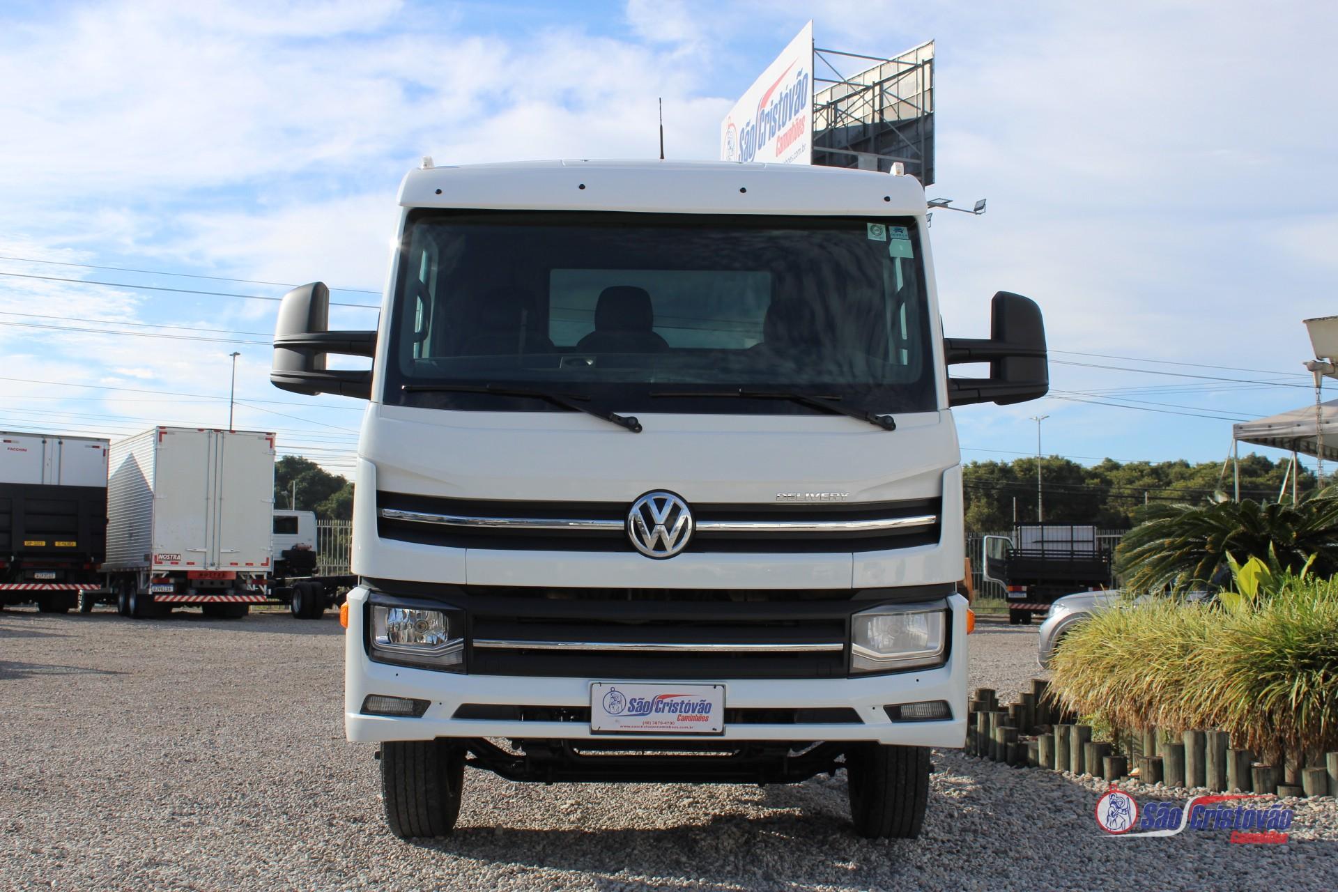 Foto numero 2 do veiculo Volkswagen 11-180  - Branca - 2023/2024