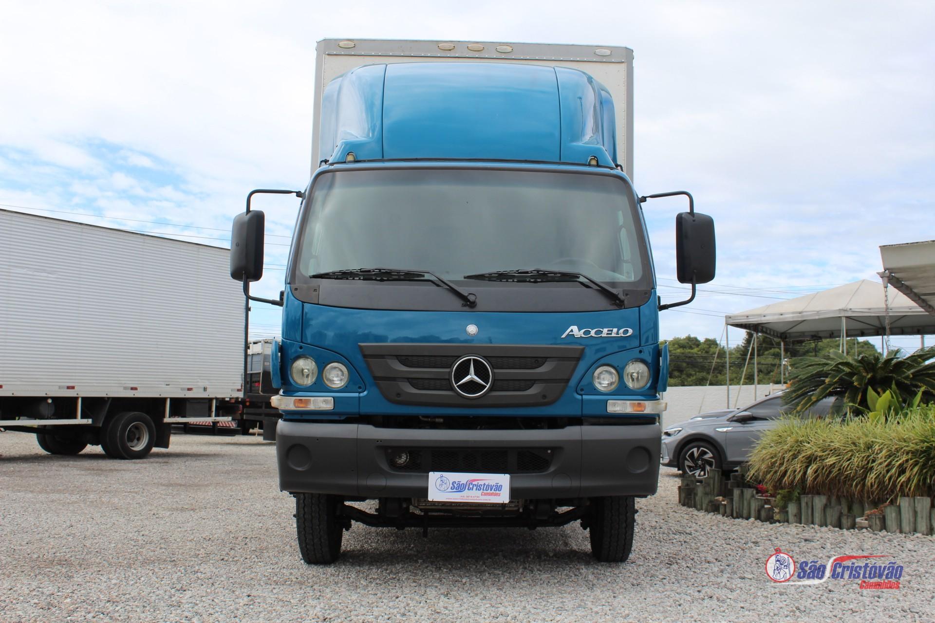Foto numero 4 do veiculo Mercedes-Benz 1316  - Azul - 2019/2019