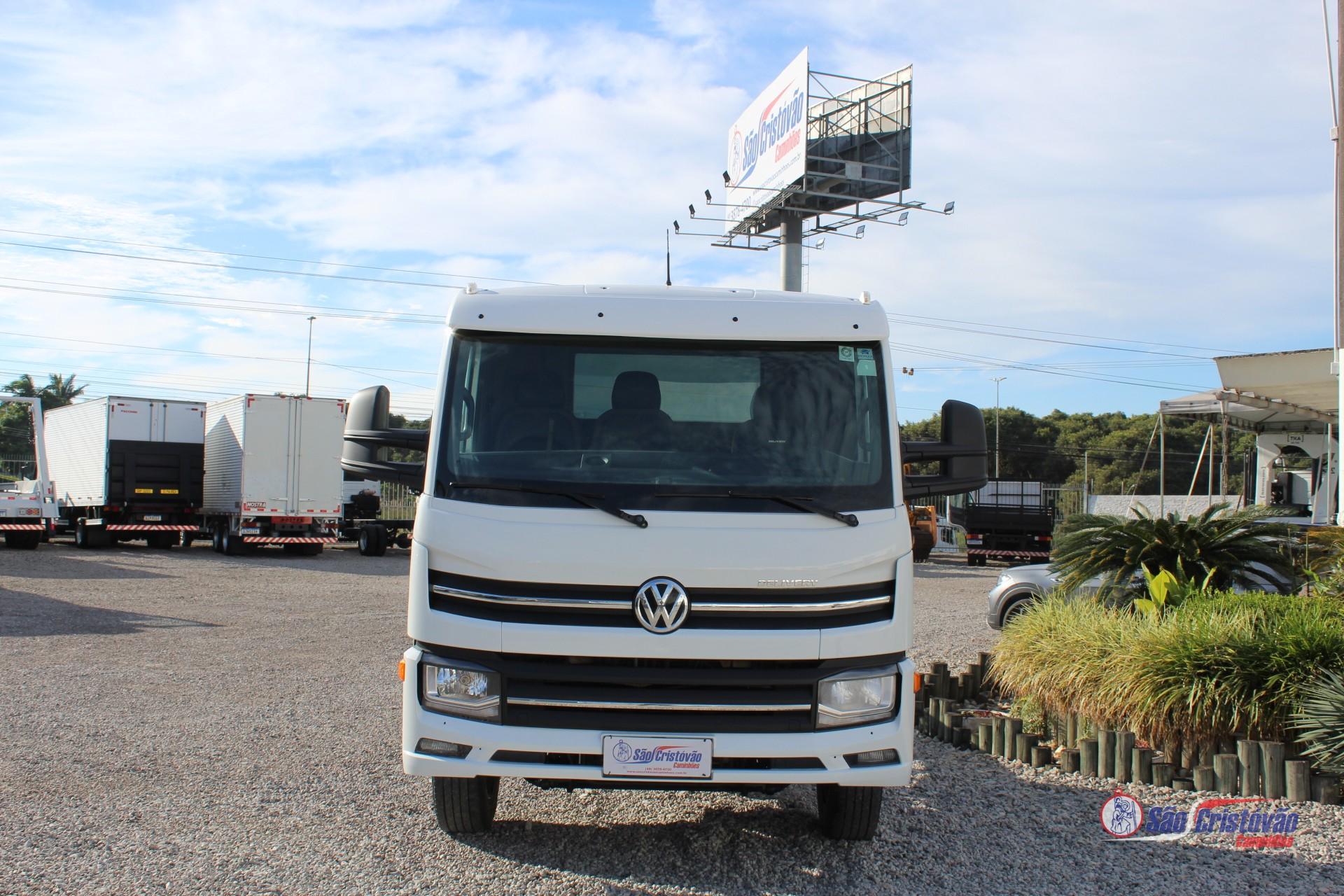 Foto numero 3 do veiculo Volkswagen 11-180  - Branca - 2023/2024