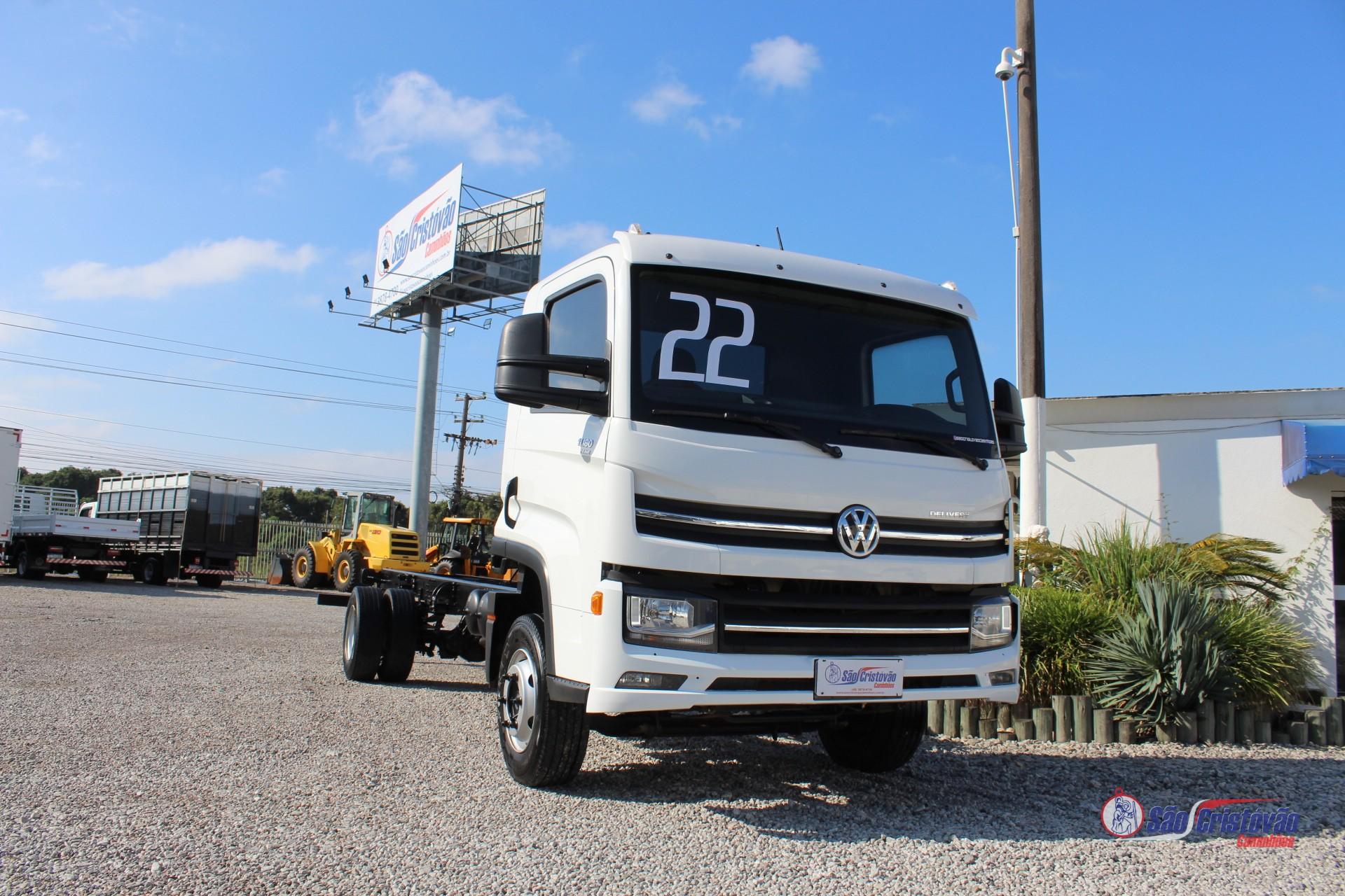 Foto numero 2 do veiculo Volkswagen 11-180  - Branca - 2021/2022