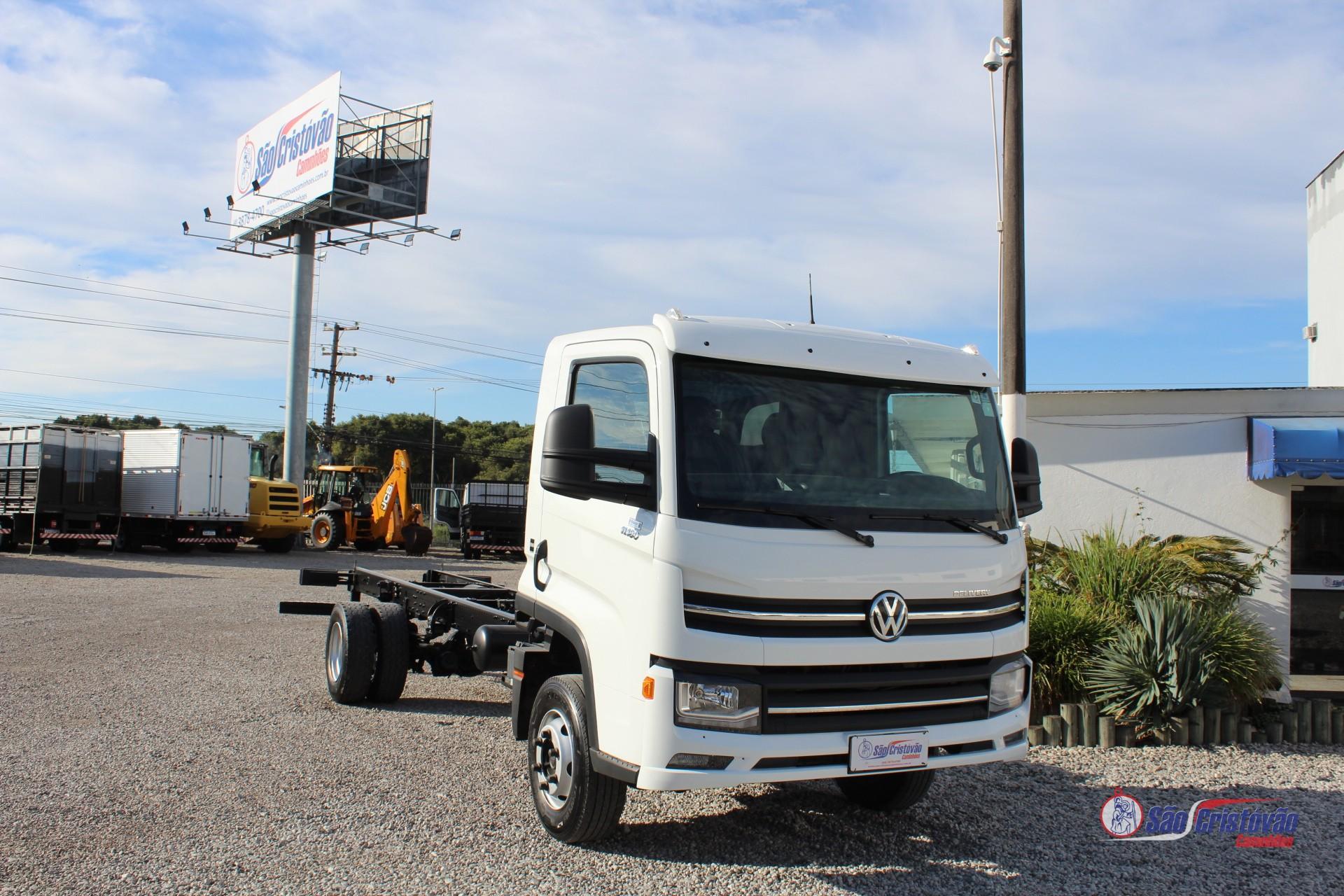 Foto numero 1 do veiculo Volkswagen 11-180  - Branca - 2023/2024