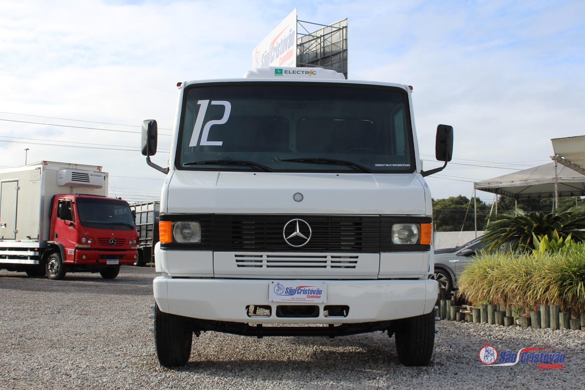 Foto numero 3 do veiculo Mercedes-Benz 710  - Branca - 2011/2012