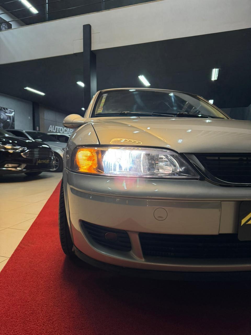Foto numero 4 do veiculo Chevrolet Vectra GT GM/ SEDAN - Prata - 2003/2003