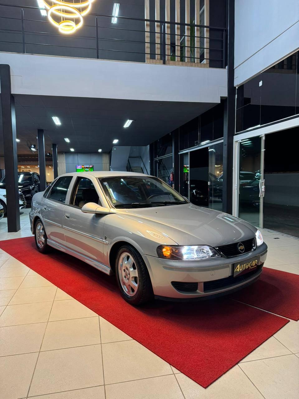 Foto numero 2 do veiculo Chevrolet Vectra GT GM/ SEDAN - Prata - 2003/2003