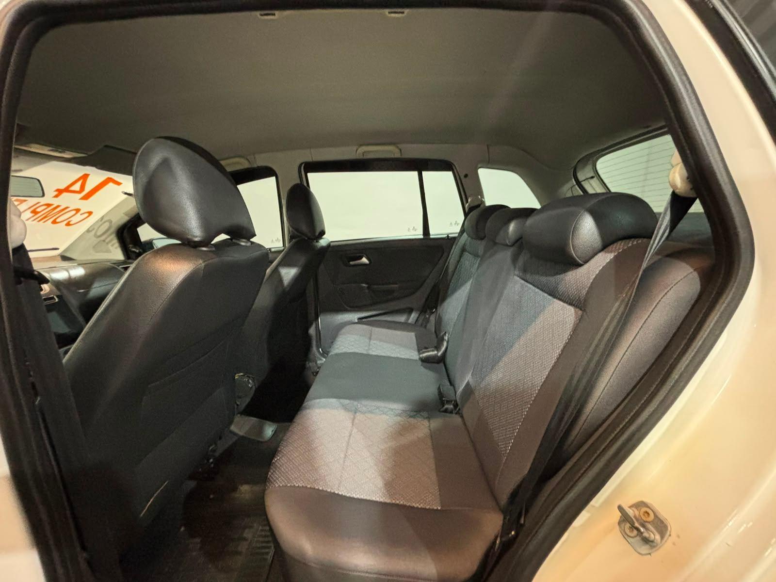 Volkswagen SpaceFox W/ PAT MA 2014