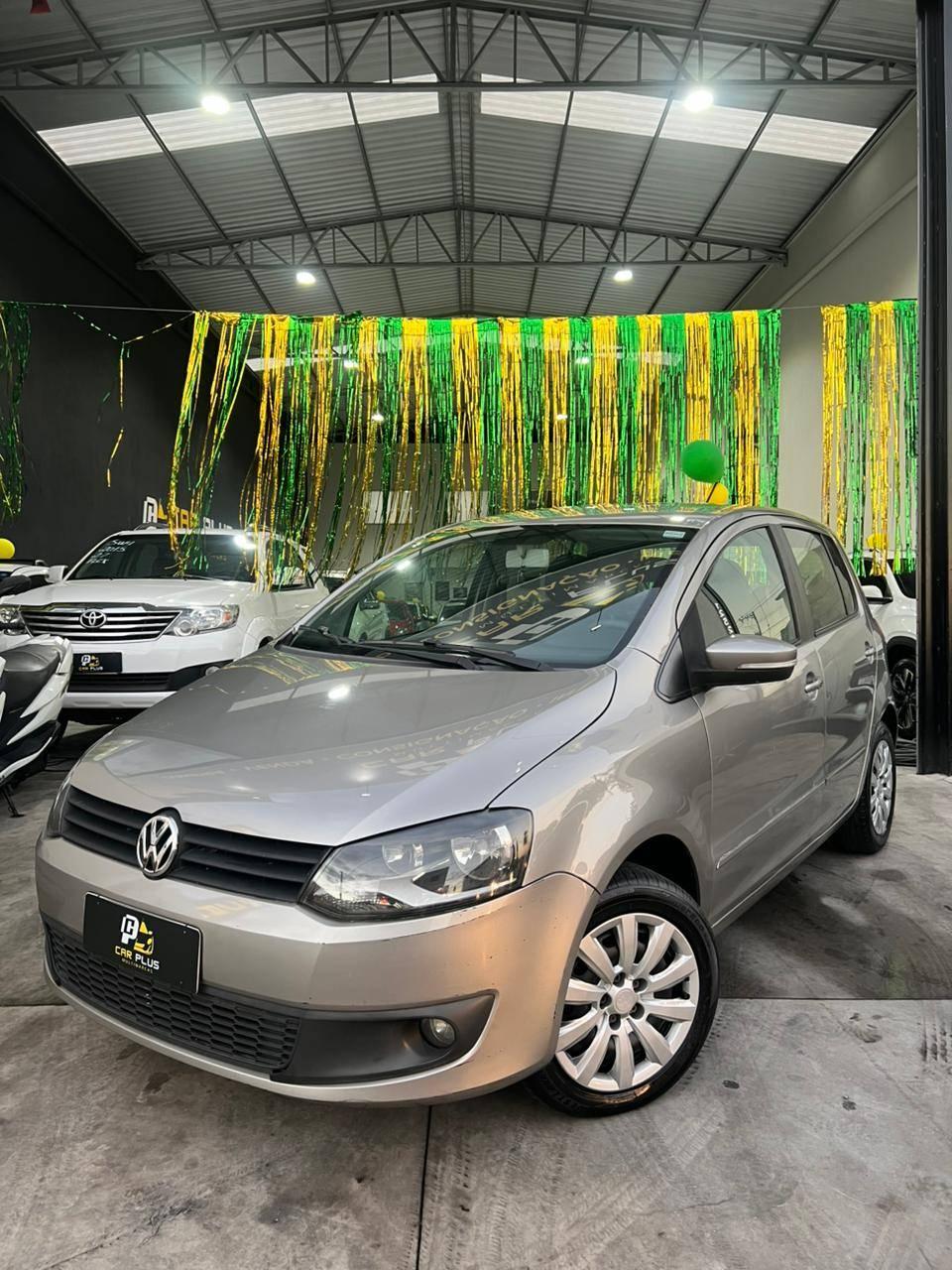 Foto numero 1 do veiculo Volkswagen Fox 1.6 Mi Total Flex 8V 5p  - Prata - 2013/2013