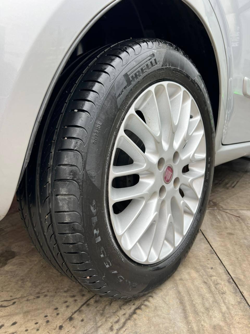 Foto numero 14 do veiculo Fiat Punto ESSENCE 1.6 Flex 16V 5p - Cinza - 2014/2014