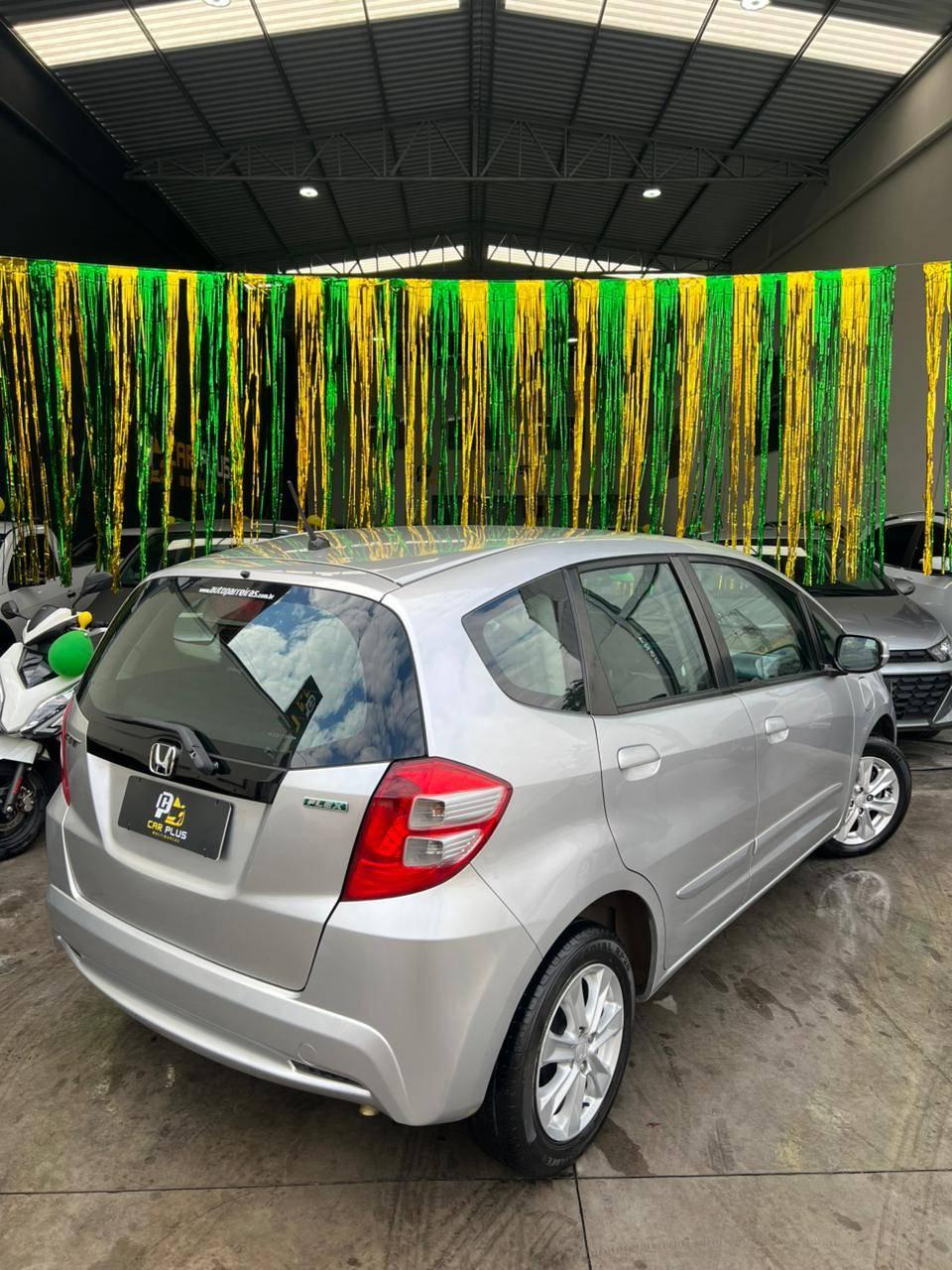 Foto numero 5 do veiculo Honda Fit LX 1.4/ 1.4 Flex 8V/16V 5p Mec.  - Prata - 2012/2013