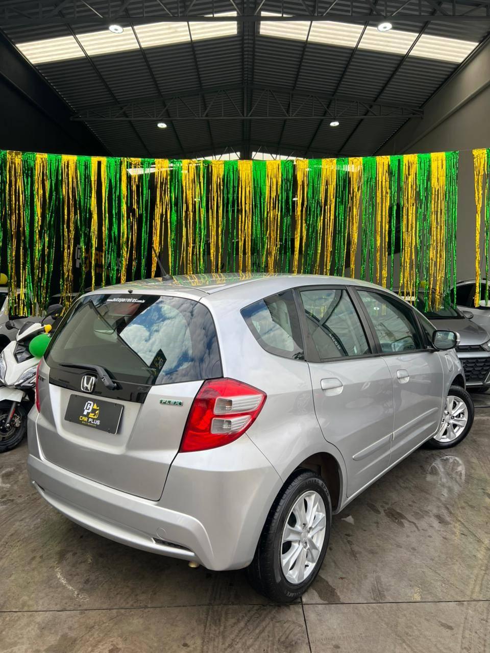Foto numero 4 do veiculo Honda Fit LX 1.4/ 1.4 Flex 8V/16V 5p Mec.  - Prata - 2012/2013
