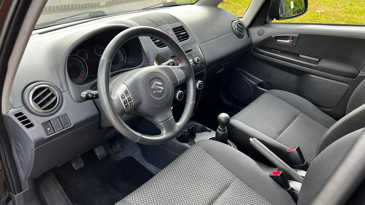 Foto numero 19 do veiculo Suzuki SX4 2.0 16V 145cv 4WD 5p Mec.  - Preta - 2012/2013