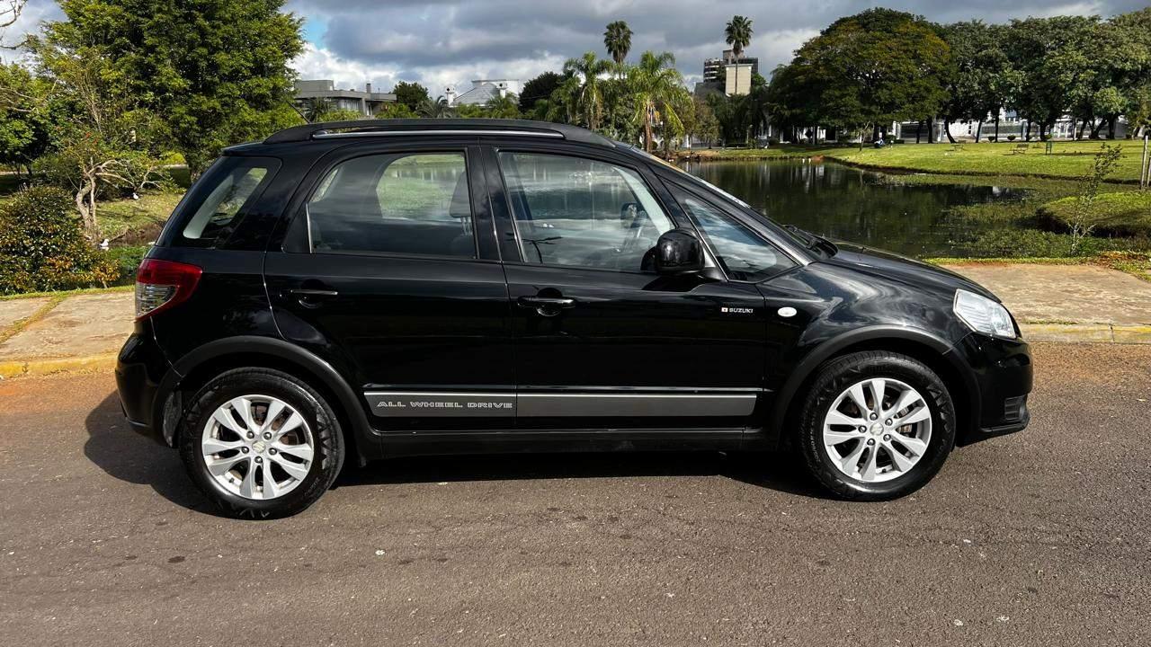 Foto numero 4 do veiculo Suzuki SX4 2.0 16V 145cv 4WD 5p Mec.  - Preta - 2012/2013