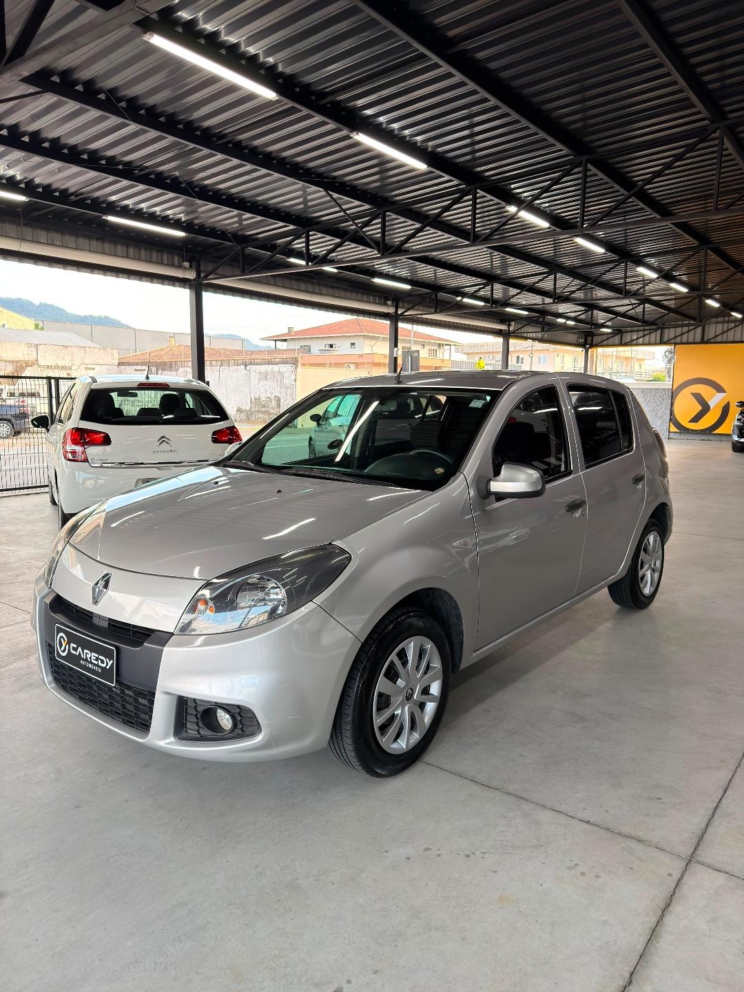 Foto numero 3 do veiculo Renault Sandero Expression Hi-Flex 1.6 8V 5p  - Prata - 2013/2014