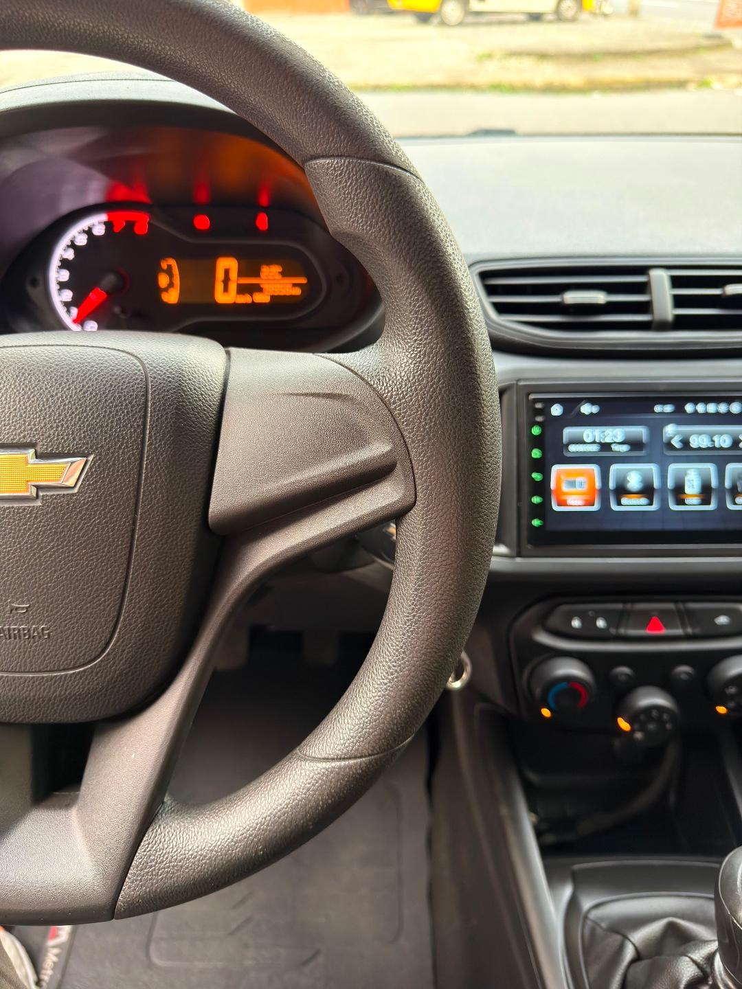 Foto numero 12 do veiculo Chevrolet Onix HATCH Joy 1.0 8V Flex 5p Mec.  - Branca - 2019/2020