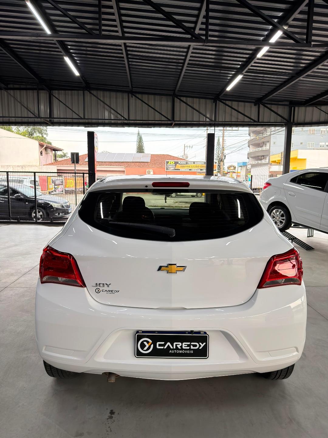 Foto numero 5 do veiculo Chevrolet Onix HATCH Joy 1.0 8V Flex 5p Mec.  - Branca - 2019/2020