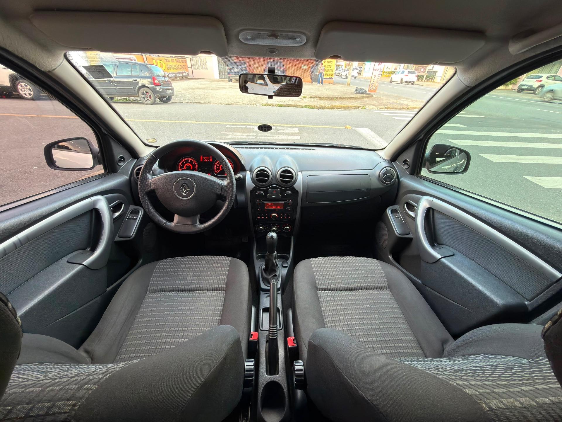 Foto numero 7 do veiculo Renault Sandero Expression Hi-Flex 1.6 8V 5p  - Prata - 2013/2014