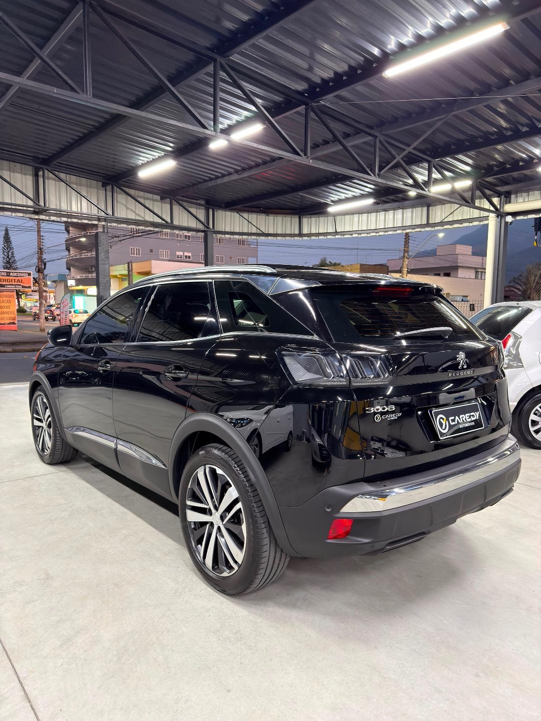 Foto numero 4 do veiculo Peugeot 3008 Griffe 1.6 Turbo 16V 5p Aut.  - Preta - 2022/2023