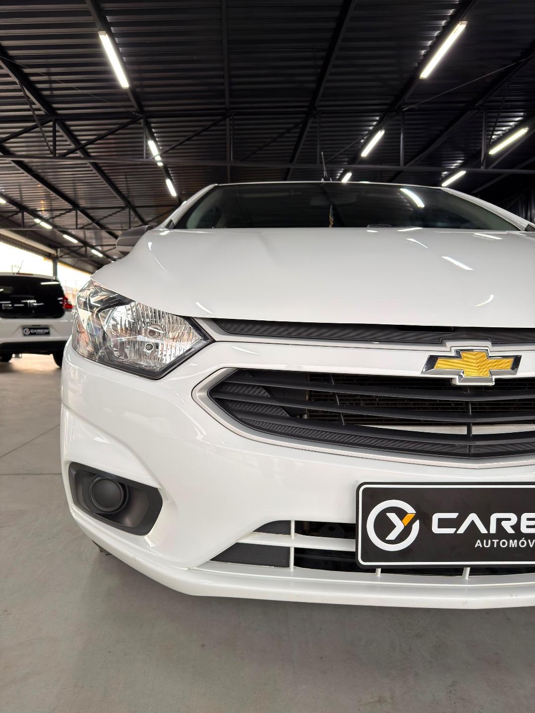 Foto numero 4 do veiculo Chevrolet Onix HATCH Joy 1.0 8V Flex 5p Mec.  - Branca - 2019/2020