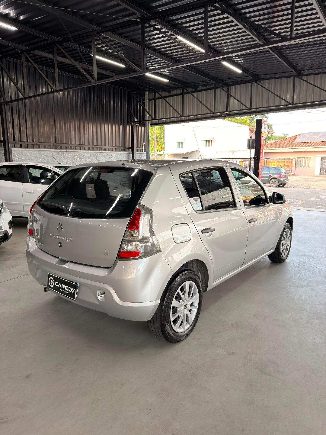 Foto numero 6 do veiculo Renault Sandero Expression Hi-Flex 1.6 8V 5p  - Prata - 2013/2014
