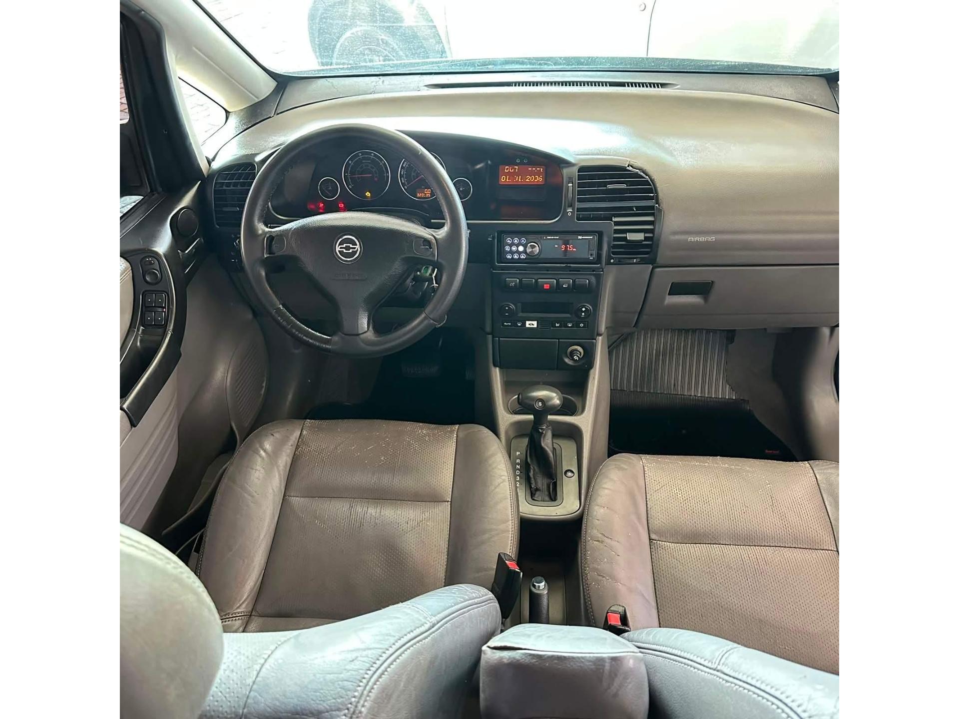 Foto numero 5 do veiculo Chevrolet Zafira Expres. 2.0 MPFI FlexPower 5p Aut  - Preta - 2011/2012