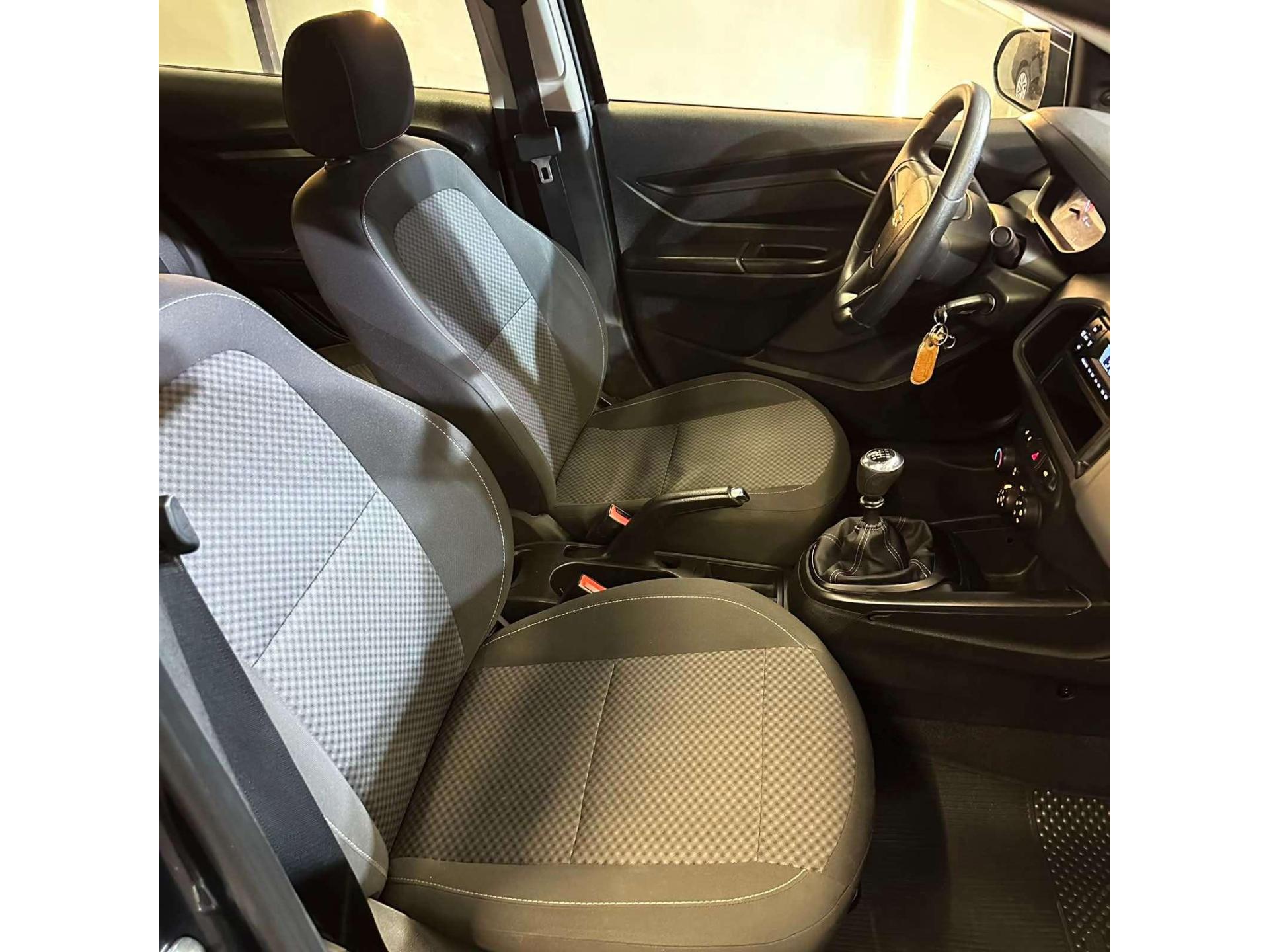 Foto numero 7 do veiculo Chevrolet Onix JOY Plus 1.0 8V 4p Flex Mec.  - Preta - 2019/2020