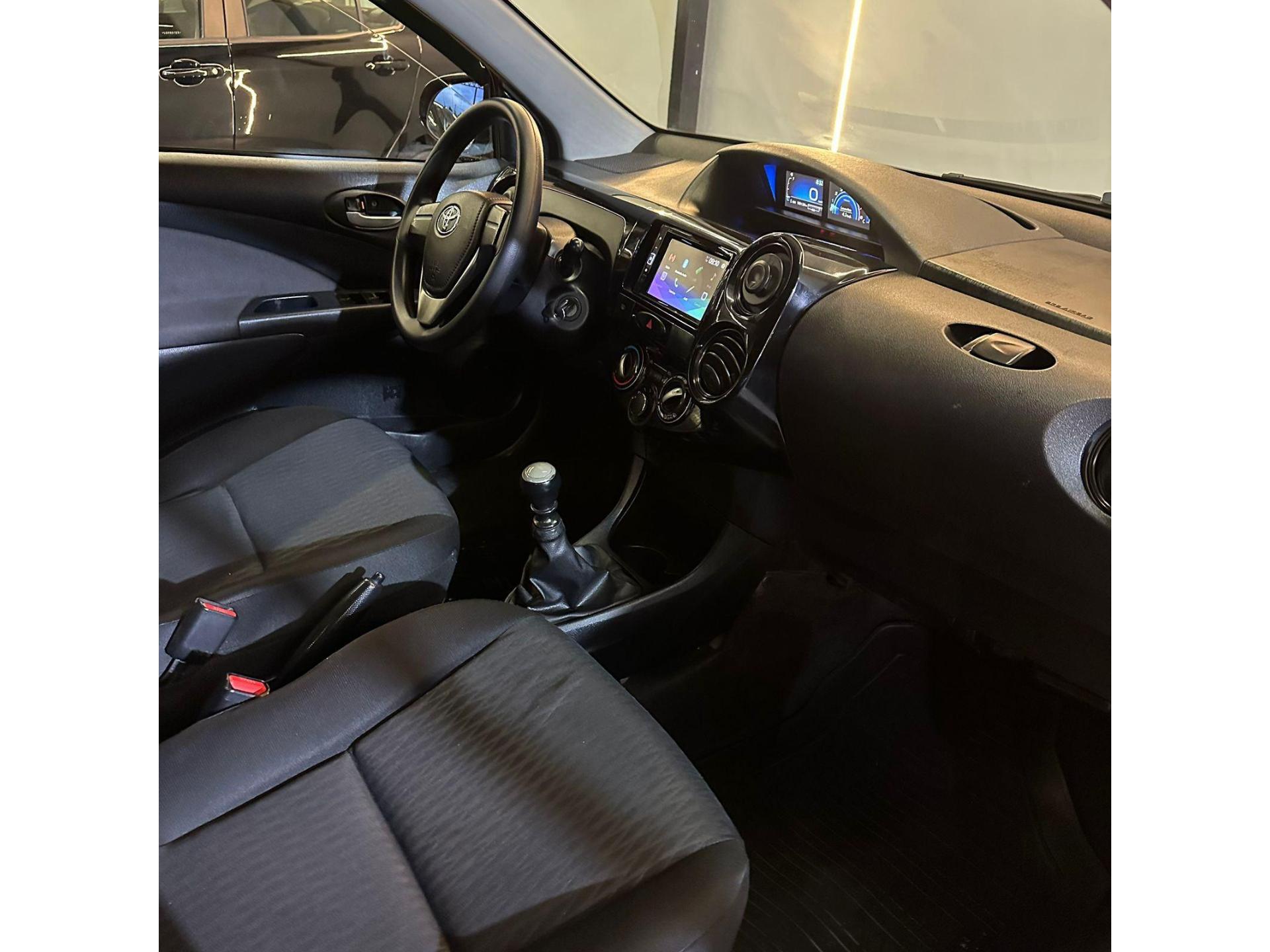 Foto numero 5 do veiculo Toyota Etios X Sedan 1.5 Flex 16V 4p Mec.  - Cinza - 2018/2019