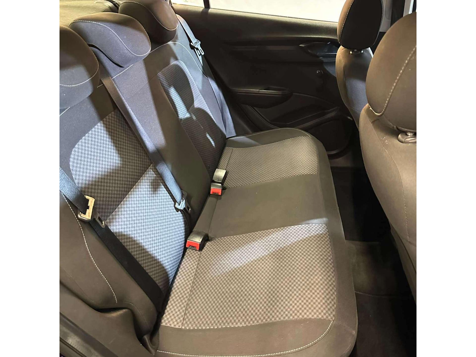 Foto numero 8 do veiculo Chevrolet Onix JOY Plus 1.0 8V 4p Flex Mec.  - Preta - 2019/2020