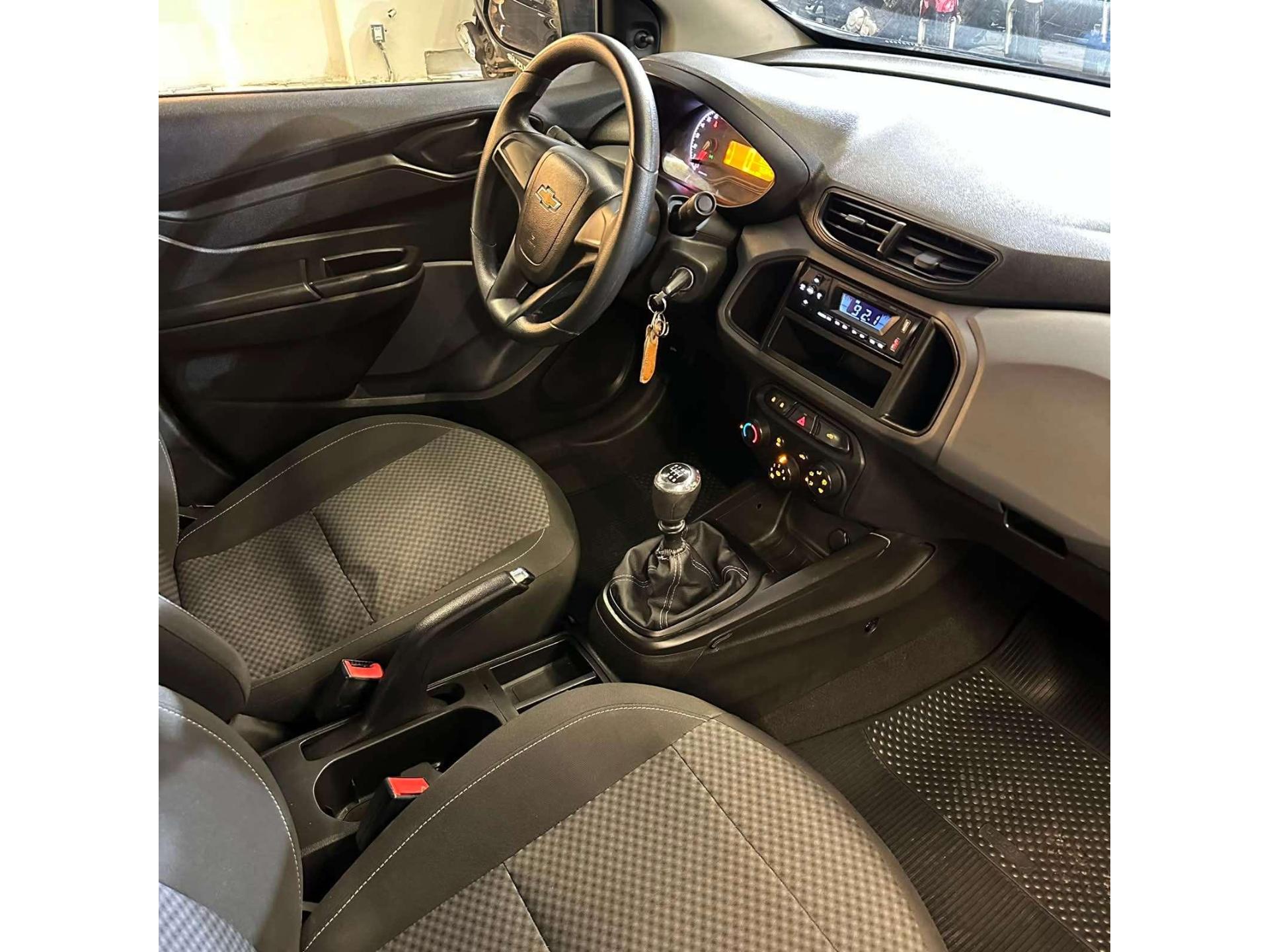 Foto numero 6 do veiculo Chevrolet Onix JOY Plus 1.0 8V 4p Flex Mec.  - Preta - 2019/2020