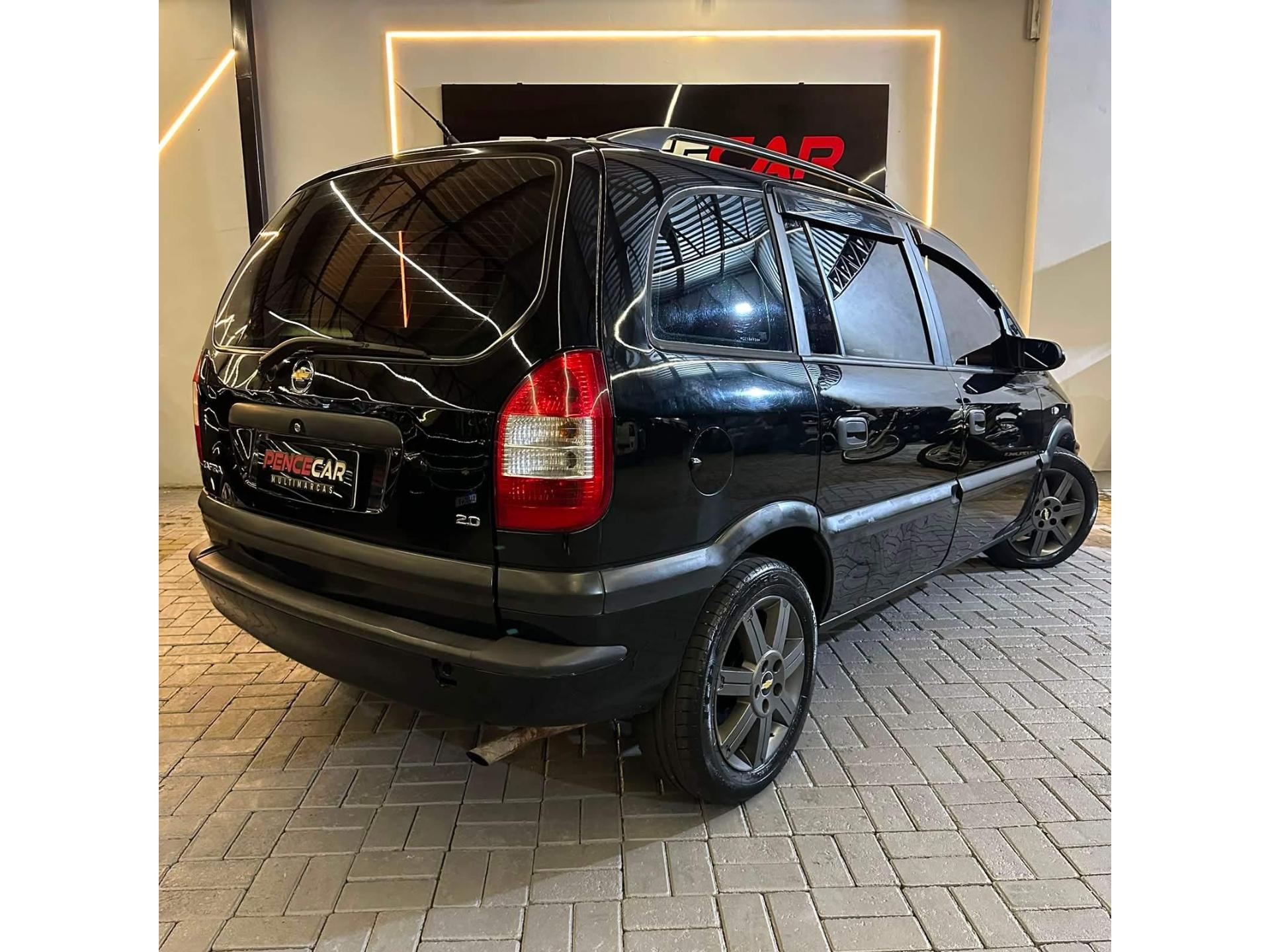 Foto numero 3 do veiculo Chevrolet Zafira Expres. 2.0 MPFI FlexPower 5p Aut  - Preta - 2011/2012