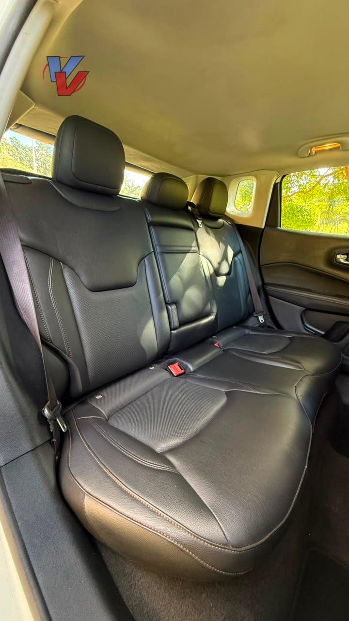 Foto numero 12 do veiculo Jeep Compass LONGITUDE 2.0 4x2 Flex 16V Aut.  - Branca - 2019/2019