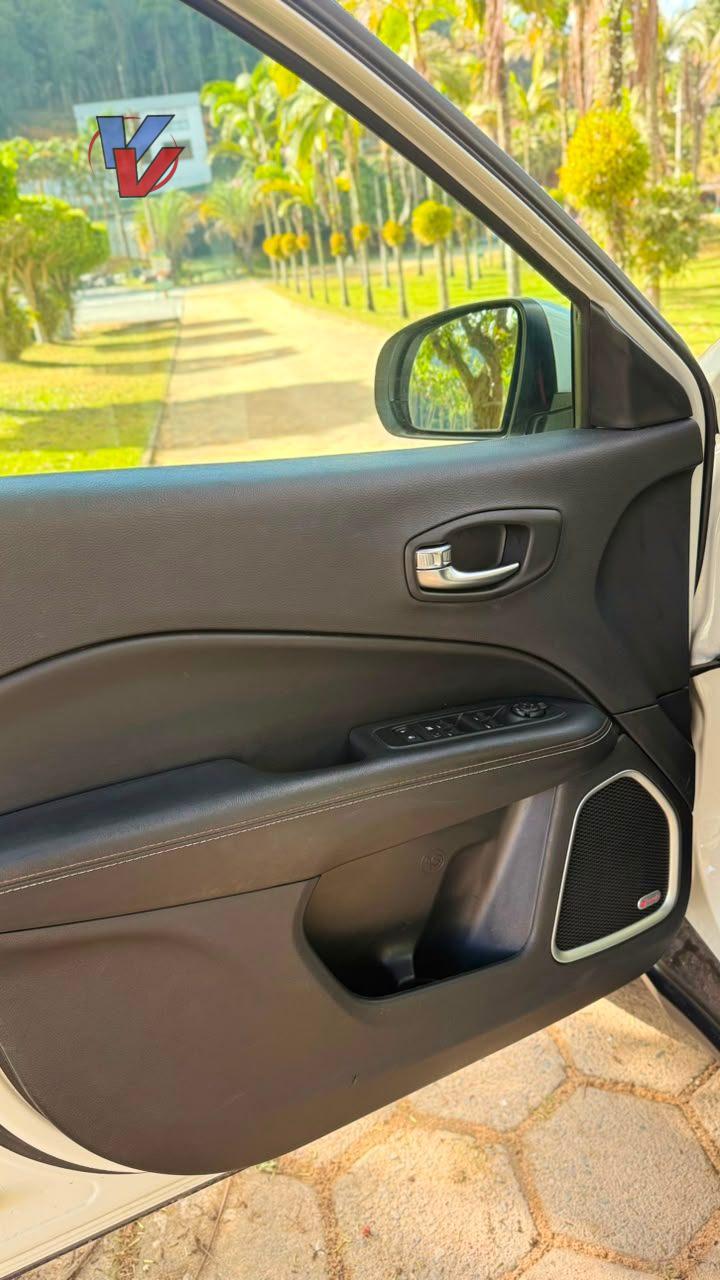 Foto numero 18 do veiculo Jeep Compass LONGITUDE 2.0 4x2 Flex 16V Aut.  - Branca - 2019/2019