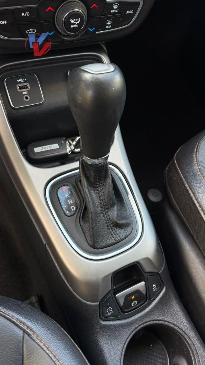 Foto numero 17 do veiculo Jeep Compass LONGITUDE 2.0 4x2 Flex 16V Aut.  - Branca - 2019/2019