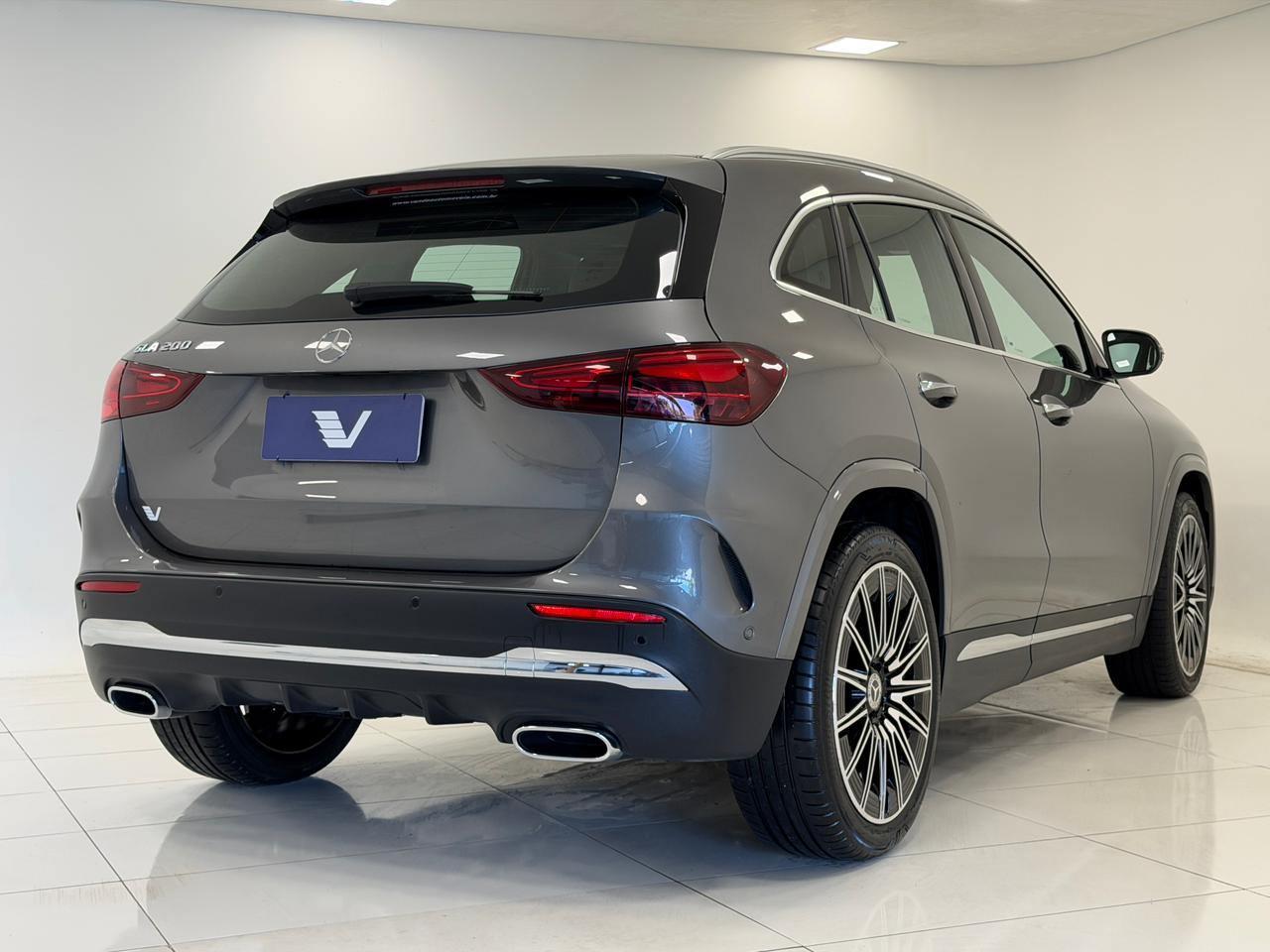 Foto numero 3 do veiculo Mercedes-Benz Gla 200 AMG Line 1.3 Turbo - Aut.(Híb.) - Cinza - 2025/2026